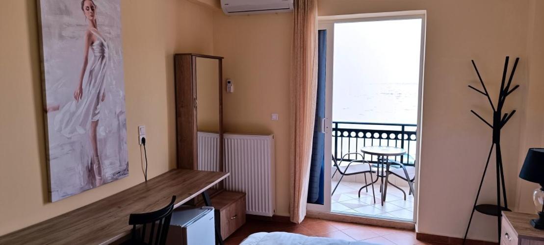 Kamvissis Hotel Tirós Eksteriør billede