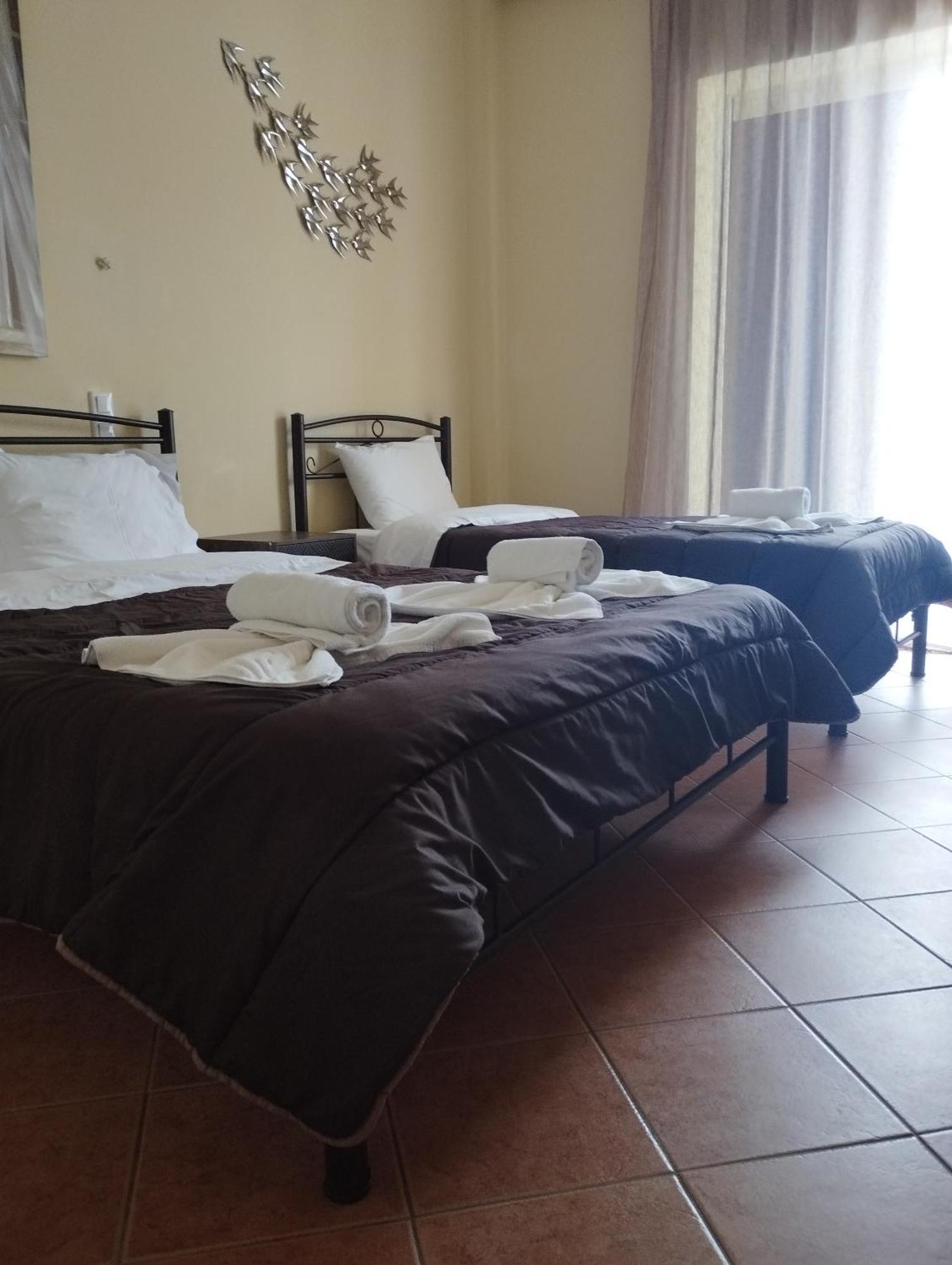 Kamvissis Hotel Tirós Eksteriør billede