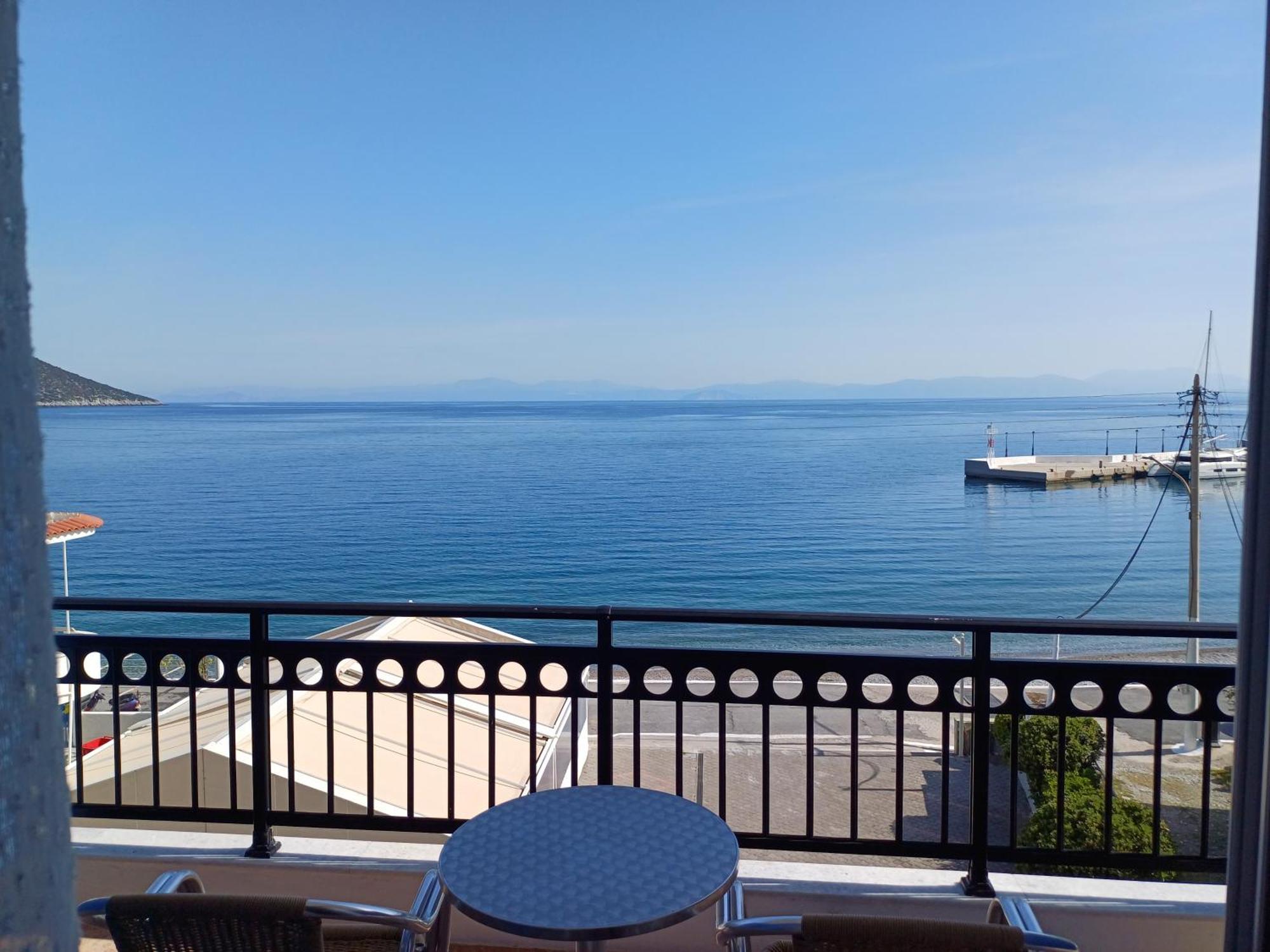 Kamvissis Hotel Tirós Eksteriør billede