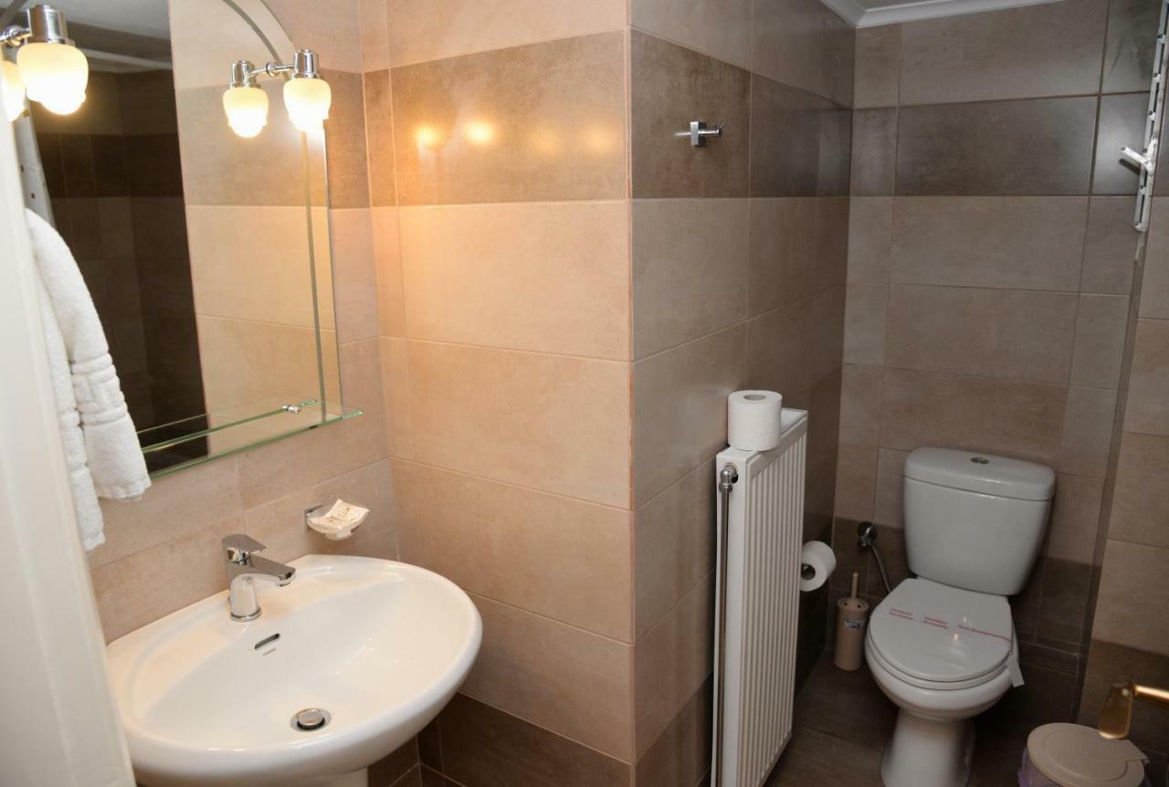 Kamvissis Hotel Tirós Eksteriør billede